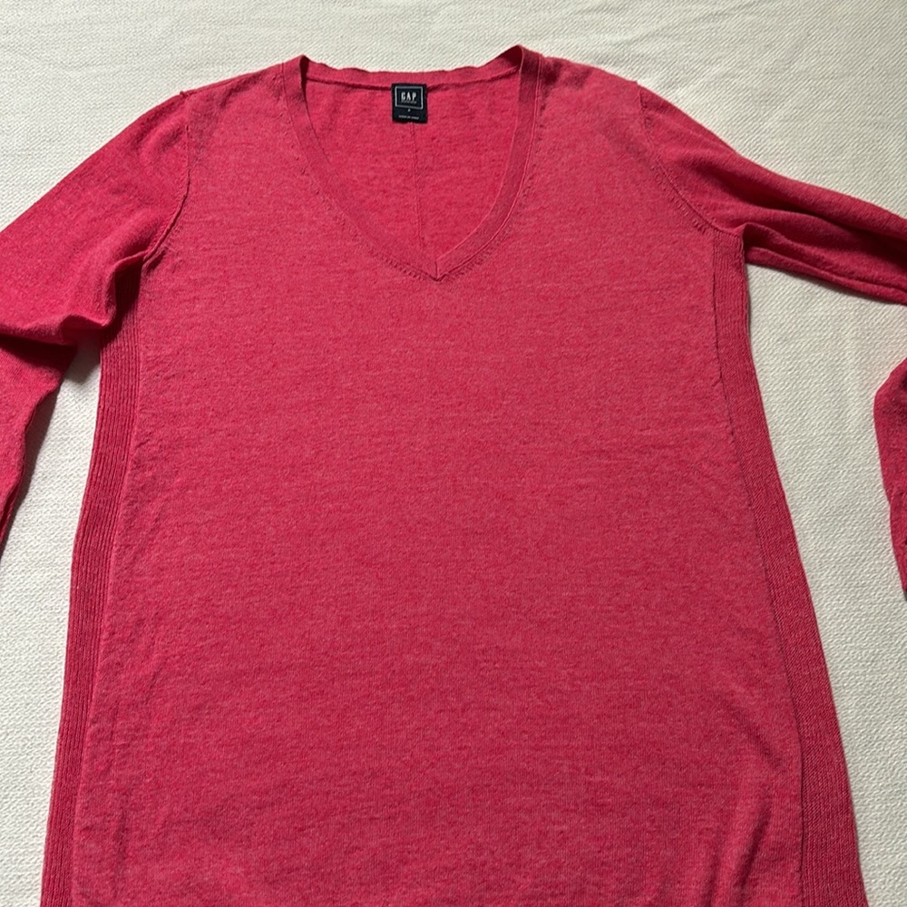 GAP maternity V neck sweater (S)